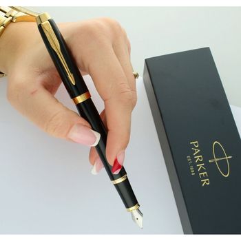 Stylowe pióro wieczne Parker IM 1931652 – czarny lakier, złote wykończenia, eleganckie pudełko. Możliwość graweru. Idealny prezent biznesowy i osobisty.5.jpg